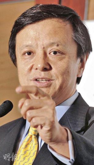 李小加冀望港版商業信託今年內面世,他表示現正與證監會和相關機構,研究在港推出商業信託的細則,當中尚有不少技術問題有待解決。(劉焌陶攝) 李小加冀望港版商業信託今年內面世,他表示現正與證監會和相關機構,研究在港推出商業信託的細則,當中尚有不少技術問題有待解決。(劉焌陶攝)