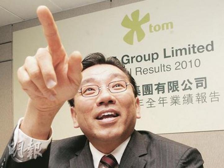 楊國猛又指出,TOM對「郵樂」期望甚殷,並指用作支付網上交易的「郵樂購物卡」,今年首月的銷售近1億元人民幣。(劉焌陶攝)(明報製圖) 楊國猛又指出,TOM對「郵樂」期望甚殷,並指用作支付網上交易的「郵樂購物卡」,今年首月的銷售近1億元人民幣。(劉焌陶攝)(明報製圖)