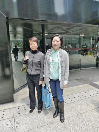 工業家蔣震的千金蔣麗莉(右),自辯時稱效法父親,成立信託基金捐出股份與現金,支援貧窮地區孩子,亦仿效父親送贈股份予員工。(何偉畧攝) 工業家蔣震的千金蔣麗莉(右),自辯時稱效法父親,成立信託基金捐出股份與現金,支援貧窮地區孩子,亦仿效父親送贈股份予員工。(何偉畧攝)