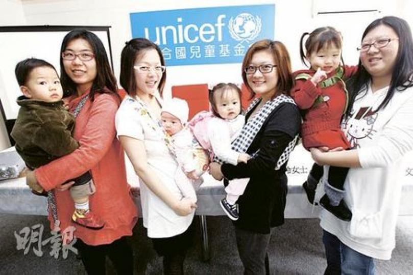 國際母乳會建議一直有向寶寶分別餵人奶和奶粉的家長,可試改餵全母乳,毋須搶奶粉。(李紹昌攝) 國際母乳會建議一直有向寶寶分別餵人奶和奶粉的家長,可試改餵全母乳,毋須搶奶粉。(李紹昌攝)