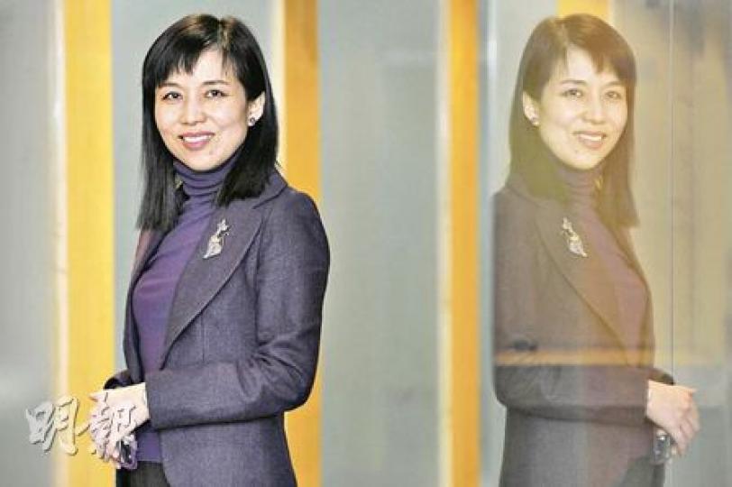 中央證券董事總經理鍾絳虹「新猷」不絕,5年前力推eIPO,最近則不斷提倡「雙幣股票」。(朱永倫攝) 中央證券董事總經理鍾絳虹「新猷」不絕,5年前力推eIPO,最近則不斷提倡「雙幣股票」。(朱永倫攝)