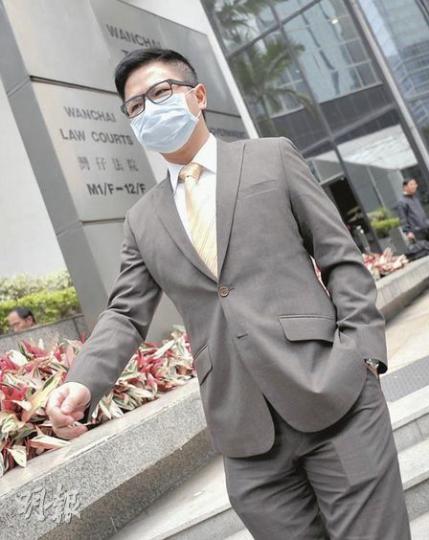 西九龍交通部警員何鴻耀否認4項洗黑錢罪名,審訊期間獲准保釋。(余俊亮攝) 西九龍交通部警員何鴻耀否認4項洗黑錢罪名,審訊期間獲准保釋。(余俊亮攝)