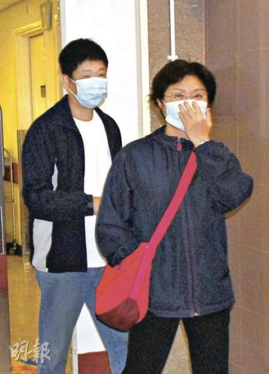 與隊友碰撞昏迷的葉祐民送院救治,其父母到醫院探望後離去。(鍾炳然攝) 與隊友碰撞昏迷的葉祐民送院救治,其父母到醫院探望後離去。(鍾炳然攝)