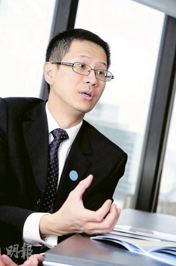 京信財務總監唐澤偉指出,由於公司在無線優化等服務性質業務,故去年毛利率達37.4%,高於同行,相信未來能維持於37%至38%的水平。(張智超攝) 京信財務總監唐澤偉指出,由於公司在無線優化等服務性質業務,故去年毛利率達37.4%,高於同行,相信未來能維持於37%至38%的水平。(張智超攝)