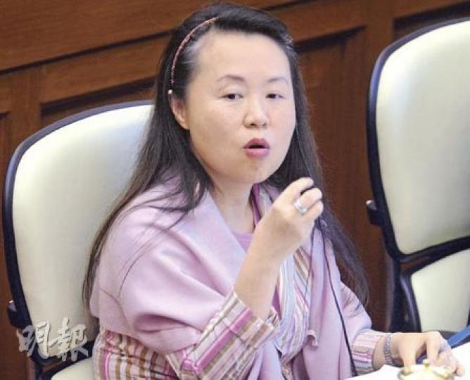 財經事務及庫務局常任秘書長(財經事務)區璟智表示,強積金管理及行政費「絕對有下調空間」,積金局現正為加強透明度及增加披露收費水平渠道下工夫。(尹錦恩攝) 財經事務及庫務局常任秘書長(財經事務)區璟智表示,強積金管理及行政費「絕對有下調空間」,積金局現正為加強透明度及增加披露收費水平渠道下工夫。(尹錦恩攝)