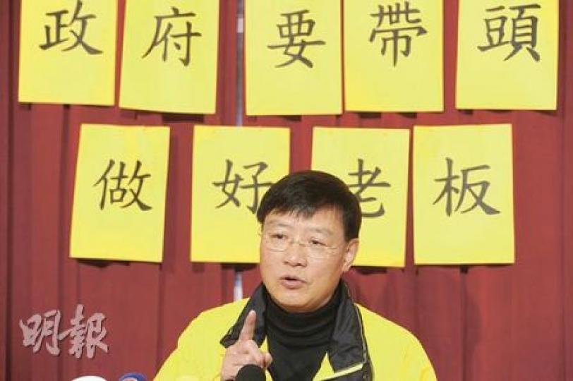 政府逾3萬名外判員工中,逾半人薪酬仍未達最低工資水平,31受訪部門中僅路政署披露僅5名外判工有「飯鐘錢」,工聯會王國興(圖)呼籲政府帶頭當良心僱主,把飯鐘和及休息日訂為有薪。(尹錦恩攝) 政府逾3萬名外判員工中,逾半人薪酬仍未達最低工資水平,31受訪部門中僅路政署披露僅5名外判工有「飯鐘錢」,工聯會王國興(圖)呼籲政府帶頭當良心僱主,把飯鐘和及休息日訂為有薪。(尹錦恩攝)