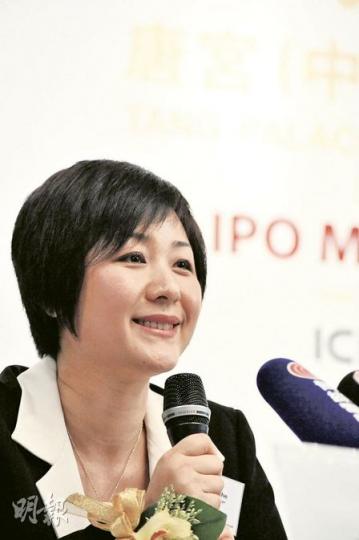 唐宮行政總裁翁培禾指公司海鮮食材均來自內地或加拿大、挪威及澳洲等地,受日本地震影響微。 (葉漢華攝) 唐宮行政總裁翁培禾指公司海鮮食材均來自內地或加拿大、挪威及澳洲等地,受日本地震影響微。 (葉漢華攝)
