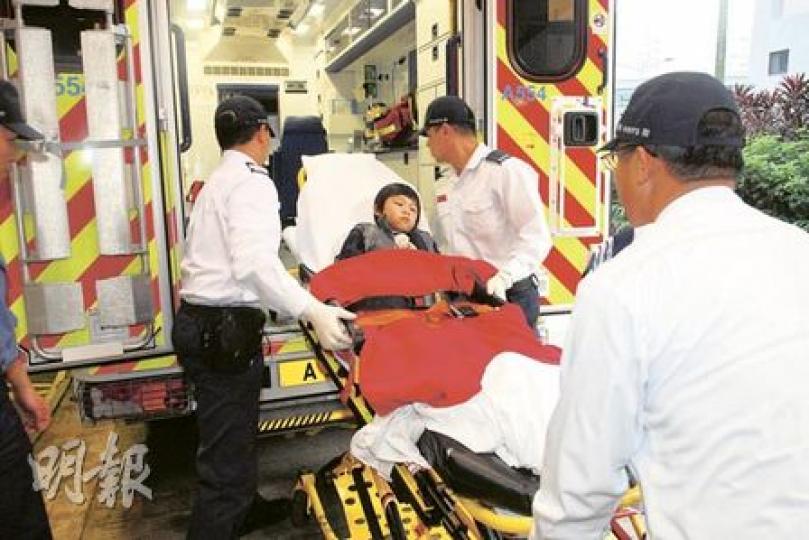 6歲男童在石澳大浪灣村寓所,被家中飼養的老虎狗咬傷左腳,幸傷勢不嚴重。(何朝財攝) 6歲男童在石澳大浪灣村寓所,被家中飼養的老虎狗咬傷左腳,幸傷勢不嚴重。(何朝財攝)