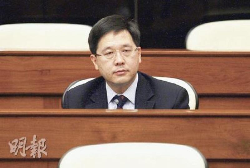 圖片攝於政制及內地事務局長林瑞麟前日出席立法會財政預算案辯論,聆聽議員發言的時候。有議員認為,林瑞麟當日看起來精神與平日差不多,故對他入院做手術感到十分愕然。(林振東攝) 圖片攝於政制及內地事務局長林瑞麟前日出席立法會財政預算案辯論,聆聽議員發言的時候。有議員認為,林瑞麟當日看起來精神與平日差不多,故對他入院做手術感到十分愕然。(林振東攝)