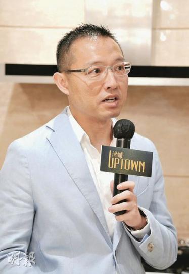 長實地產投資董事郭子威稱,尚城只有建築期付款,簽訂臨約後一個月內繳付樓價15%,這對公司名義買家更具彈性。(葉漢華攝) 長實地產投資董事郭子威稱,尚城只有建築期付款,簽訂臨約後一個月內繳付樓價15%,這對公司名義買家更具彈性。(葉漢華攝)