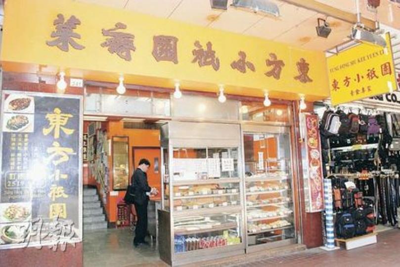 有近百年歷史的齋菜店，在3日內兩遭賊匪以同一方式撬後巷鐵閘，入內爆竊，警方正調查是否同一幫竊匪所為。（雲錦鋒攝）