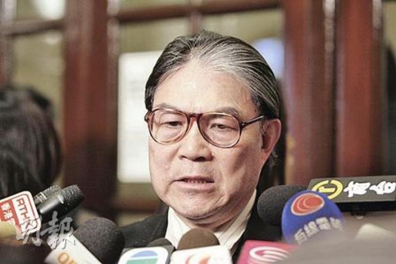 東亞運動會籌委會主席霍震霆表示接受批評,但帶點晦氣說﹕「若政府不滿,下次可以不用找我們搞。」(郭慶輝攝) 東亞運動會籌委會主席霍震霆表示接受批評,但帶點晦氣說﹕「若政府不滿,下次可以不用找我們搞。」(郭慶輝攝)