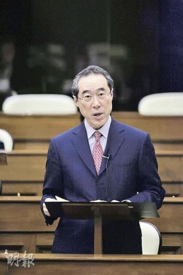 政務司長唐英年強調,當局不會滿足做看守政府,將研究長遠問題。(郭慶輝攝) 政務司長唐英年強調,當局不會滿足做看守政府,將研究長遠問題。(郭慶輝攝)