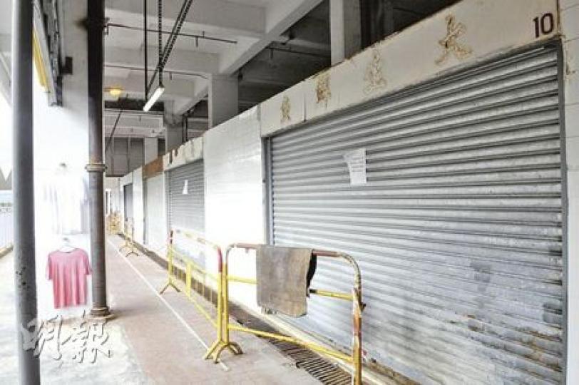 華富邨街市檔位十室九空,空置率長期高於60%以上。審計署批評,部分房委會轄下的街市空置率亦長期偏高,浪費寶貴資源。(陳淑安攝) 華富邨街市檔位十室九空,空置率長期高於60%以上。審計署批評,部分房委會轄下的街市空置率亦長期偏高,浪費寶貴資源。(陳淑安攝)