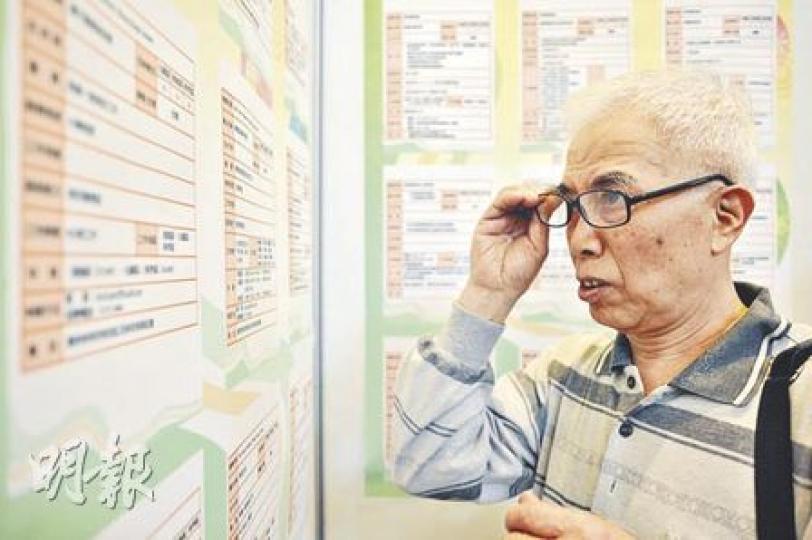 65歲的退休人士張先生表示,從事保安工作十多年,但仍不敵年齡限制,自去年退休後,他求職數月都無功而回。他昨日在博覽面試廚房雜工後說:「家搵到乜都會做。」(余俊亮攝) 65歲的退休人士張先生表示,從事保安工作十多年,但仍不敵年齡限制,自去年退休後,他求職數月都無功而回。他昨日在博覽面試廚房雜工後說:「家搵到乜都會做。」(余俊亮攝)