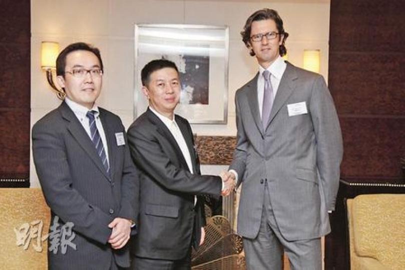 卡姆丹克獲知名私募機構德太入股。圖右起為德太亞太區管理合伙人貝施文、卡姆丹克主席兼首席執行官張屹及公司首席財務官鄒國強。(陳智良攝) 卡姆丹克獲知名私募機構德太入股。圖右起為德太亞太區管理合伙人貝施文、卡姆丹克主席兼首席執行官張屹及公司首席財務官鄒國強。(陳智良攝)