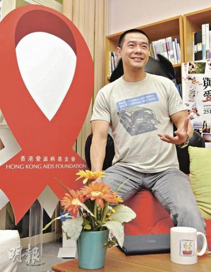 已證實感染HIV病毒21年的Joey Bugo大方接受傳媒訪問,他說外界對HIV有很多誤解,不少患者有很多擔憂,故他站出來讓大家知道,即使染了HIV,仍可過得很好。(陳淑安攝) 已證實感染HIV病毒21年的Joey Bugo大方接受傳媒訪問,他說外界對HIV有很多誤解,不少患者有很多擔憂,故他站出來讓大家知道,即使染了HIV,仍可過得很好。(陳淑安攝)
