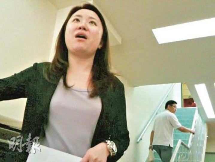 本報記者以顧客身分向公壽查詢時，中西殯儀總經理駱敏儀（圖）承認與葉國謙有來往。（明報記者攝）

