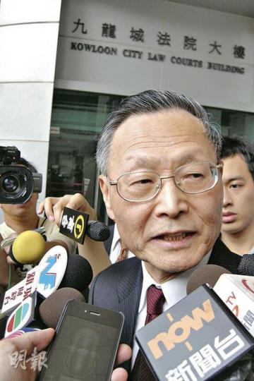 前屋宇署長蔡宇略昨判罪成後，表示會與律師考慮判辭才決定會否上訴，又堅稱作為專業工程師，需根據專業道德做事。（林景輝攝）圖中兩單位就是蔡宇略與樓下投訴人，位於太子道西加多利大廈的豪宅單位。（劉焌陶攝）