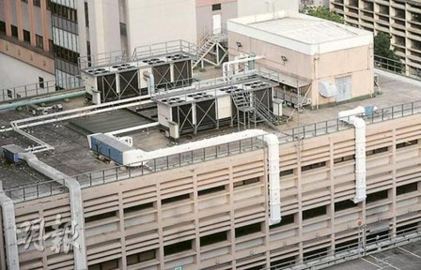 伊利沙伯醫院水塔製冷空調系統的水樣本,先後在2009年和去年被機電工程署驗出退伍軍人桿菌含量超標,須作消毒。圖為伊院天台的空調系統。(何家達攝)瑪麗醫院繼4月底展開了首階段主座供水系統消毒工作,昨凌晨通宵進行第二階段消毒。(林振東攝) 伊利沙伯醫院水塔製冷空調系統的水樣本,先後在2009年和去年被機電工程署驗出退伍軍人桿菌含量超標,須作消毒。圖為伊院天台的空調系統。(何家達攝)瑪麗醫院繼4月底展開了首階段主座供水系統消毒工作,昨凌晨通宵進行第二階段消毒。(林振東攝)