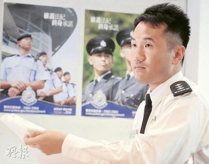 對於警方微調應徵警員人士的中文要求,及為懂得外語的申請者加分,警務處人事招募組張國威解釋,主要是因為外語能力有助前線警員處理大型示威活動。(劉焌陶攝) 對於警方微調應徵警員人士的中文要求,及為懂得外語的申請者加分,警務處人事招募組張國威解釋,主要是因為外語能力有助前線警員處理大型示威活動。(劉焌陶攝)