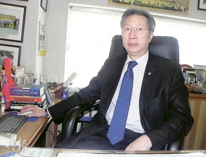 香港中小型企業聯合會主席劉達邦（圖）視察工廠發電機，指是內地港資廠必備設備，每台中型發電機價值20多萬元。（李泉攝）