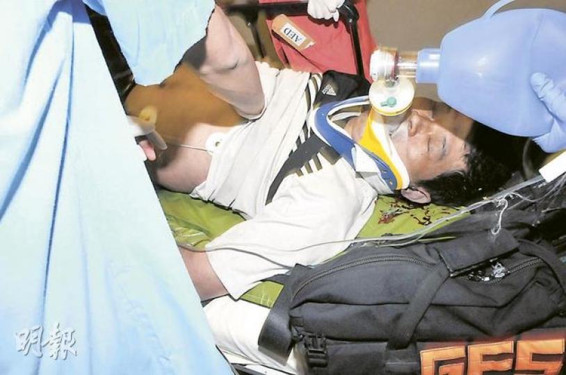 55歲男子吳日新昨午被發現暈倒在東龍島山徑上，面部等多處皮膚有被太陽曬至灼傷痕迹。他其後由直升機送東區醫院搶救，但抵院後不治。（林錫禮攝）