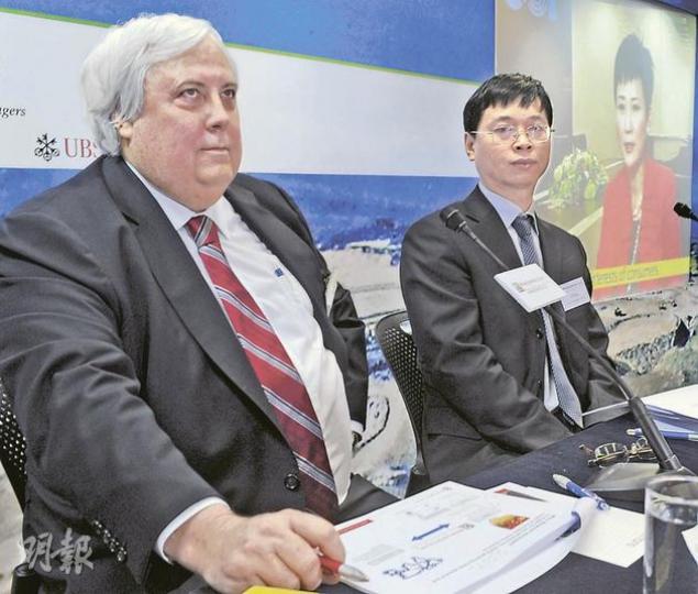 「女電王」李小琳（熒幕）隔空支持源庫資源是次招股。左一為源庫資源行政總裁帕爾瑪，左二為副董事總經理寧毅。（劉焌陶攝）華能新能源執行董事趙世明表示，若取締CDM機制，對於集團盈利將有較大影響，不過對CDM前景樂觀。而集團CDM以外業務的盈利仍屬國內領先。（劉焌陶攝）