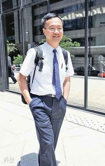 被告袁啟德(朱永倫攝)特赦證人政府醫生鄧肇堅(朱永倫攝)(明報製圖) 被告袁啟德(朱永倫攝)特赦證人政府醫生鄧肇堅(朱永倫攝)(明報製圖)