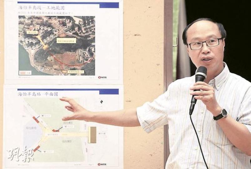 公民黨副主席黎廣德（圖）昨日出席海怡半島居民大會時，堅稱他不認識就港島南線入禀的黃福添。他在會上稱，希望爭取地鐵改善設計方案，減少及善用工程中產生的泥頭，避免大量泥頭要運入海怡半島，將對居民生活的環境影響減至最低。（何家達攝）