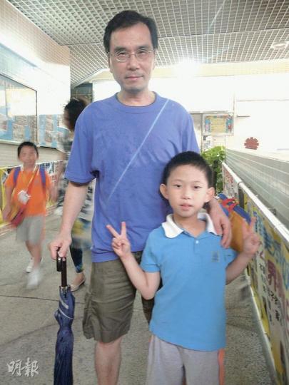 臻美秀華幼稚園學生家長莊先生稱,過去3年未在幼稚園見過校監梁淑貞,但認為校董會有必要澄清她現時與幼稚園關係,讓家長釋疑。(鄭穎瑩攝) 臻美秀華幼稚園學生家長莊先生稱,過去3年未在幼稚園見過校監梁淑貞,但認為校董會有必要澄清她現時與幼稚園關係,讓家長釋疑。(鄭穎瑩攝)