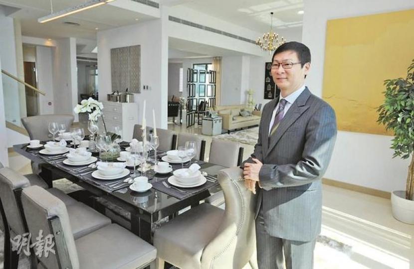赤柱富豪海灣D型23及25號屋相連「巨無霸」現正放售，睇樓客參觀前必須先放下500萬元「誠意金」。協助促銷的富豪董事范統指出，集團持有的富豪海灣餘貨尚有19幢，必定會善價而沽。（何家達攝）