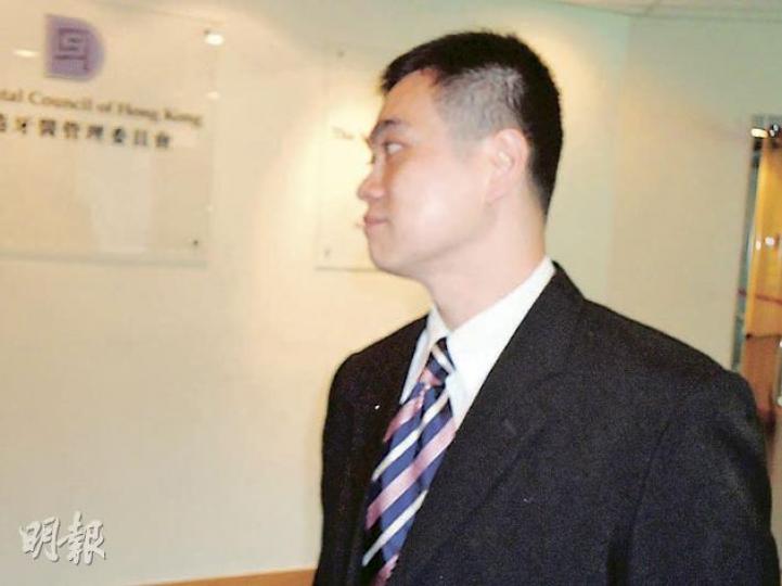 涉嫌專業失當的牙醫伍啟昌，昨日出席聆訊。（葉浩霖攝）