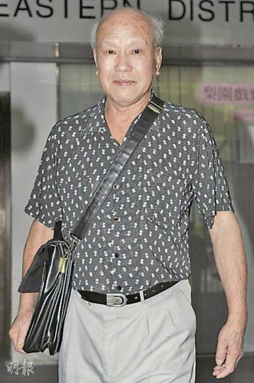 唯一被票控的承建商朱偉榮供稱，當日他與妻兒疏散人群後，街上只剩下他一個人，目擊樓宇倒塌。（何家達攝）