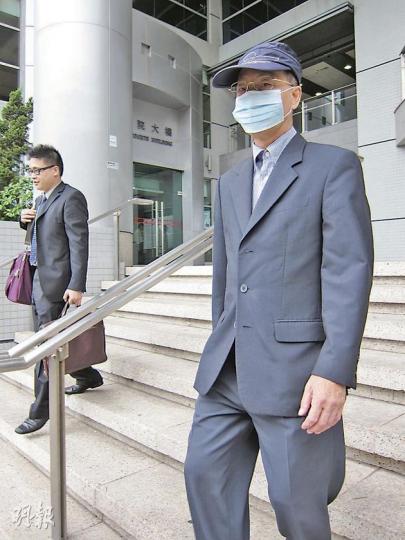65歲補習老師賴顯麟涉在「10A教室」補習社內及商場樓梯間非禮11歲女童，昨否認3項非禮罪。（林綺琪攝）