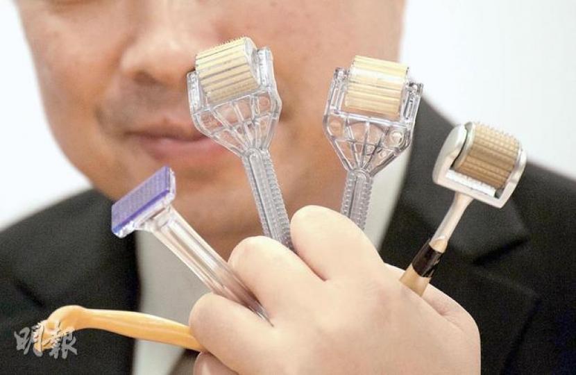 近年坊間有自行操作的微針美容套裝出售,但若未經徹底消毒或與他人共用工具,隨時會引致細菌感染,消費者委員會建議市民勿自行使用。(葉漢華攝) 近年坊間有自行操作的微針美容套裝出售,但若未經徹底消毒或與他人共用工具,隨時會引致細菌感染,消費者委員會建議市民勿自行使用。(葉漢華攝)