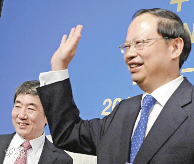 中移動董事長王建宙先前已透露了5、6月的iPhone用戶數字,昨日又主動談到7月底iPhone用戶已逾740萬,每月增長超過100萬名用戶。(劉焌陶攝) 中移動董事長王建宙先前已透露了5、6月的iPhone用戶數字,昨日又主動談到7月底iPhone用戶已逾740萬,每月增長超過100萬名用戶。(劉焌陶攝)