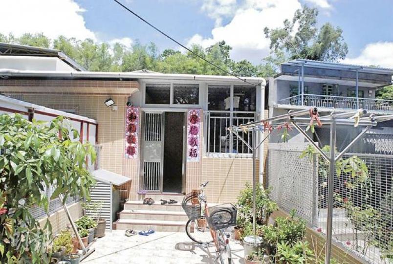 死者張翠琪生前居於外公遺下的祖屋,不時與鄰居有爭執,但仍不捨得搬離。(明報記者攝) 死者張翠琪生前居於外公遺下的祖屋,不時與鄰居有爭執,但仍不捨得搬離。(明報記者攝)