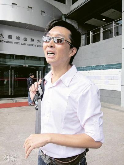 黃健昨日表示,經過被警員制止一事後,現時十分擔心其日後生活,上街也不時往後看。(林綺琪攝) 黃健昨日表示,經過被警員制止一事後,現時十分擔心其日後生活,上街也不時往後看。(林綺琪攝)