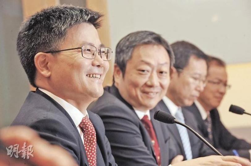 中遠洋副主席王興如(左一)新官上任三把火,擬在下半年融資,並通過收購海外碼頭來大舉拓展國際業務。(劉焌陶攝) 中遠洋副主席王興如(左一)新官上任三把火,擬在下半年融資,並通過收購海外碼頭來大舉拓展國際業務。(劉焌陶攝)