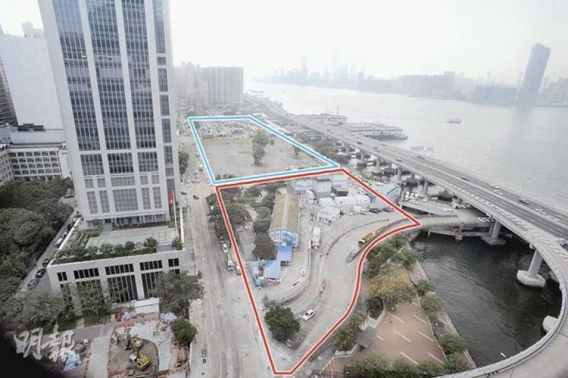 政府正研究能否把北角電照街與渣華道交界的前汽車渡輪碼頭用地(紅框),由「政府、機構或社區」用地,改為住宅用地。該地皮面積約7684平方米,正面臨海,可連同旁邊綜合發展地皮(藍框)一併發展。(劉焌陶攝) 政府正研究能否把北角電照街與渣華道交界的前汽車渡輪碼頭用地(紅框),由「政府、機構或社區」用地,改為住宅用地。該地皮面積約7684平方米,正面臨海,可連同旁邊綜合發展地皮(藍框)一併發展。(劉焌陶攝)