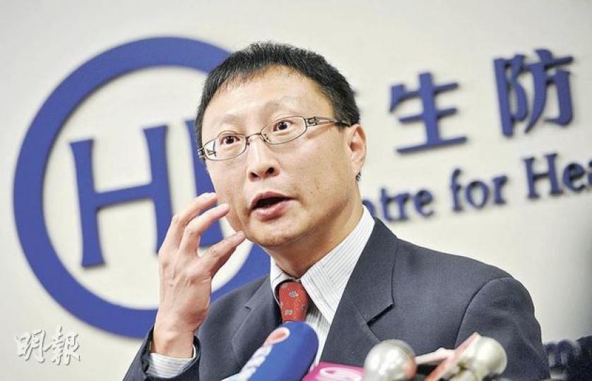 衛生防護中心總監曾浩輝說,周四復課後,學童傳染病風險會增加,幼兒中心可能出現零星爆發,呼籲學童如出現呼吸道感染病徵就不應上學。(李澤彤攝)(明報製圖) 衛生防護中心總監曾浩輝說,周四復課後,學童傳染病風險會增加,幼兒中心可能出現零星爆發,呼籲學童如出現呼吸道感染病徵就不應上學。(李澤彤攝)(明報製圖)