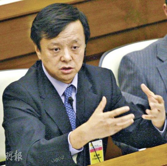 港交所行政總裁李小加(圖)出席立法會討論黑客入侵披露易網頁事件,強調當日將公布敏感資料的7間公司停牌,是唯一辦法。(李紹昌攝) 港交所行政總裁李小加(圖)出席立法會討論黑客入侵披露易網頁事件,強調當日將公布敏感資料的7間公司停牌,是唯一辦法。(李紹昌攝)