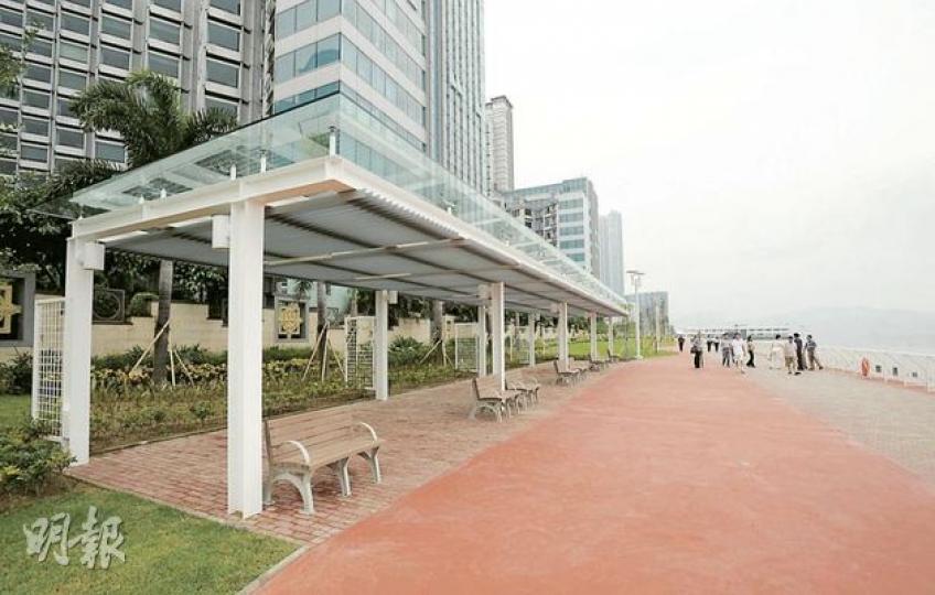 新長廊位於紅磡渡輪碼頭旁的海濱長500米,東邊連接紅磡渡輪碼頭和現有的海濱行人道,西邊則可經現有的行人天橋至尖沙咀海濱花園,以抵達星光大道。(余俊亮攝) 新長廊位於紅磡渡輪碼頭旁的海濱長500米,東邊連接紅磡渡輪碼頭和現有的海濱行人道,西邊則可經現有的行人天橋至尖沙咀海濱花園,以抵達星光大道。(余俊亮攝)