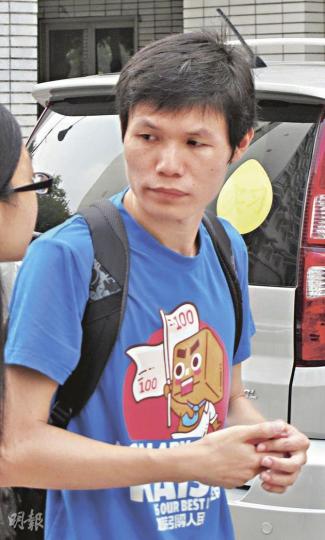 本報昨日報道未能參選的梁樹新到場投票,但未接受訪問。(明報記者攝) 本報昨日報道未能參選的梁樹新到場投票,但未接受訪問。(明報記者攝)