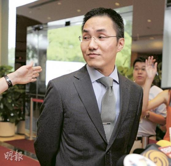 現任勞工及福利局副秘書長鄧忍光獲政府委任出任廣播處長,昨日他被記者多次質疑出任廣播處長的資格,都沒有正面回應,不過就強調會嚴守港台約章,保障編輯自主。(何家達攝)港台節目製作人員工會主席麥麗貞形容,昨日「是港台最黑暗一天」。她指政府再次決定「空降」廣播處長,是粗暴干預港台編輯自主。(葉漢華攝) 現任勞工及福利局副秘書長鄧忍光獲政府委任出任廣播處長,昨日他被記者多次質疑出任廣播處長的資格,都沒有正面回應,不過就強調會嚴守港台約章,保障編輯自主。(何家達攝)港台節目製作人員工會主席麥麗貞形容,昨日「是港台最黑暗一天」。她指政府再次決定「空降」廣播處長,是粗暴干預港台編輯自主。(葉漢華攝)