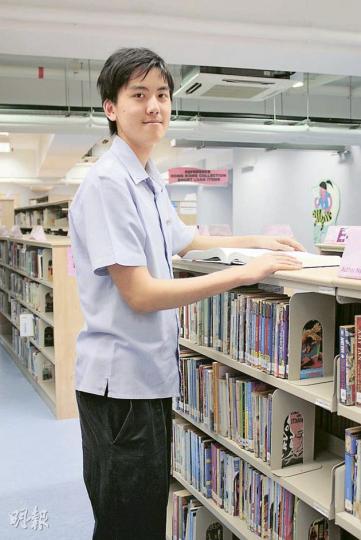 在英國IGCSE中考獲11科A及以上成績的盧俊匡,由「機迷」到狀元,全靠在數學題中找到打機沒有的挑戰性與滿足感。(錢瑋琪攝) 在英國IGCSE中考獲11科A及以上成績的盧俊匡,由「機迷」到狀元,全靠在數學題中找到打機沒有的挑戰性與滿足感。(錢瑋琪攝)