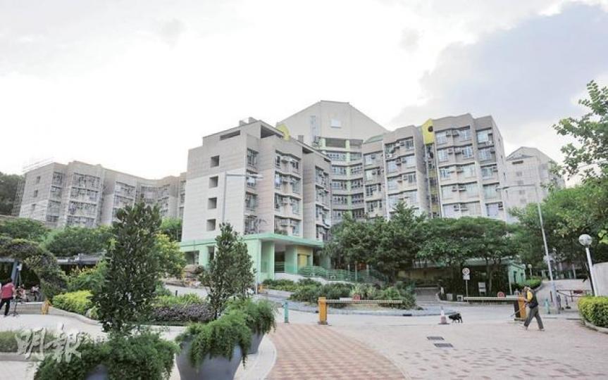居屋天價成交位於龍德苑怡德閣頂層1室,屬低密度居屋,面積僅283方呎,但成交價卻高達200萬元。(李澤彤攝)是次以天價售出的赤柱龍德苑開放式單位,外望的開揚山景及街景。(李澤彤攝) 居屋天價成交位於龍德苑怡德閣頂層1室,屬低密度居屋,面積僅283方呎,但成交價卻高達200萬元。(李澤彤攝)是次以天價售出的赤柱龍德苑開放式單位,外望的開揚山景及街景。(李澤彤攝)