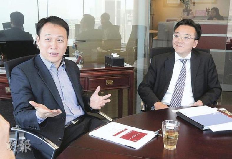 信永中和會計師事務所合伙人陳弘毅(右)及副管理合伙人盧華基(左)建議股民,可從上市公司現金流、人員流動、從事業務及關連交易等6招觀察是否有爆煲迹象。(陳淑安攝) 信永中和會計師事務所合伙人陳弘毅(右)及副管理合伙人盧華基(左)建議股民,可從上市公司現金流、人員流動、從事業務及關連交易等6招觀察是否有爆煲迹象。(陳淑安攝)