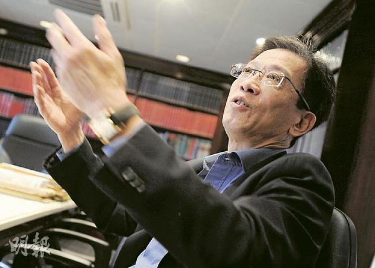 基本法研究中心主席胡漢清提出「更大機會通過司法覆核」的遞補機制「第五方案」,建議只在故意辭職情况下使用同名單遞補,如同名單遞補者拒絕當選,便舉行補選,但辭職者和拒絕接任的同名單遞補者不得參與該次補選。(何家達攝) 基本法研究中心主席胡漢清提出「更大機會通過司法覆核」的遞補機制「第五方案」,建議只在故意辭職情况下使用同名單遞補,如同名單遞補者拒絕當選,便舉行補選,但辭職者和拒絕接任的同名單遞補者不得參與該次補選。(何家達攝)